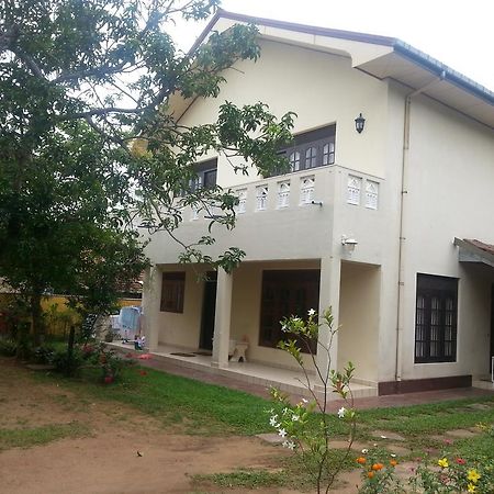 Mallika Guest House Hikkaduwa Exterior photo