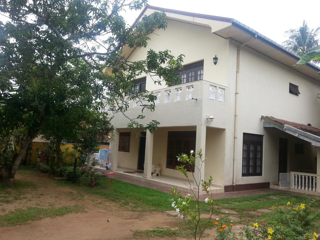 Mallika Guest House Hikkaduwa Exterior photo