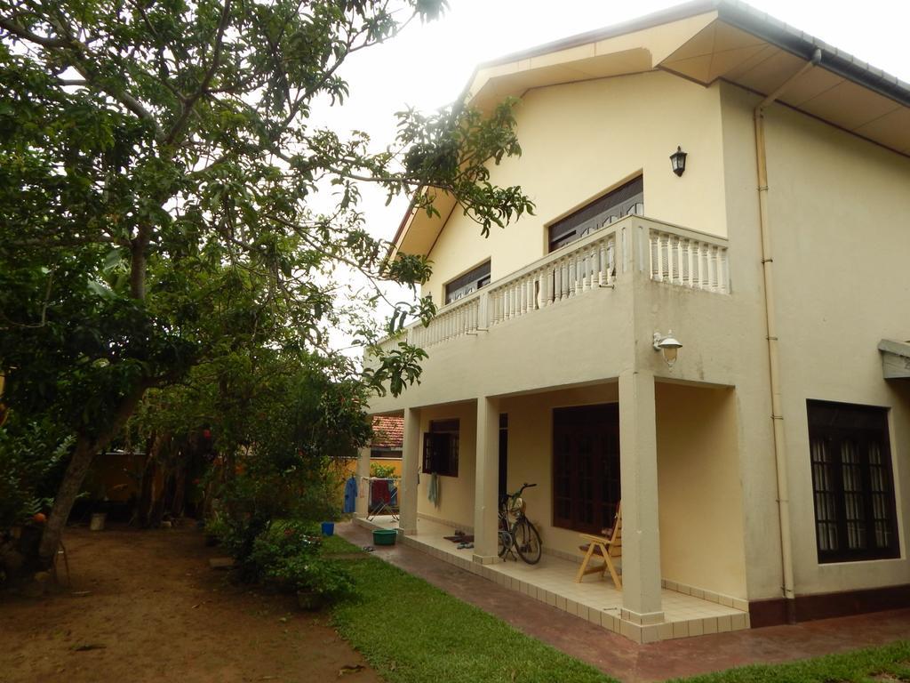 Mallika Guest House Hikkaduwa Exterior photo